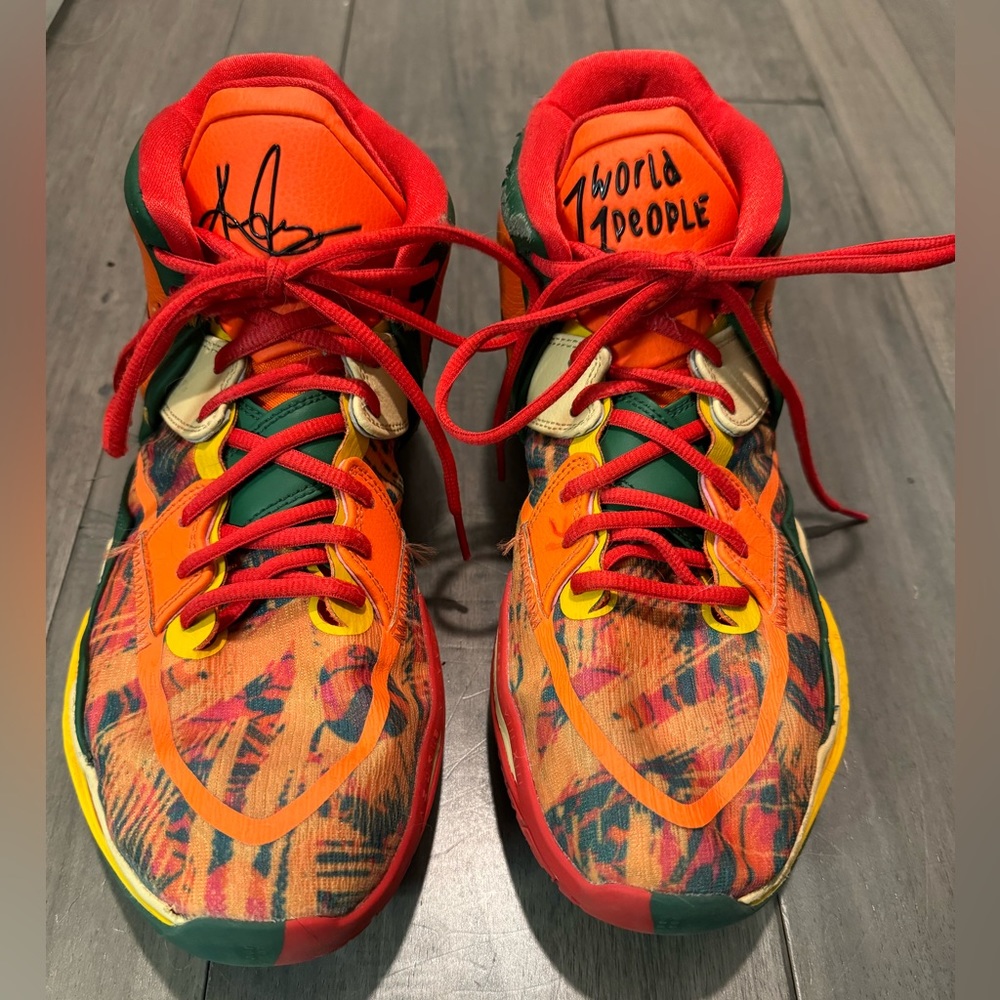 EUC Nike Kyrie Infinity One World One People